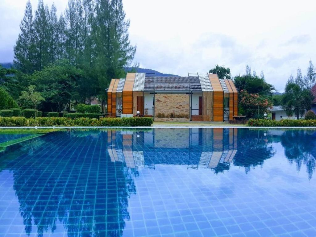 Resort Tanaosri & Creekside