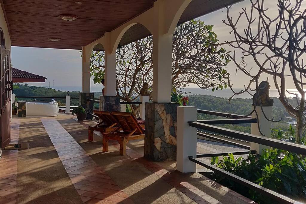 Spacious With Sunset Sea View