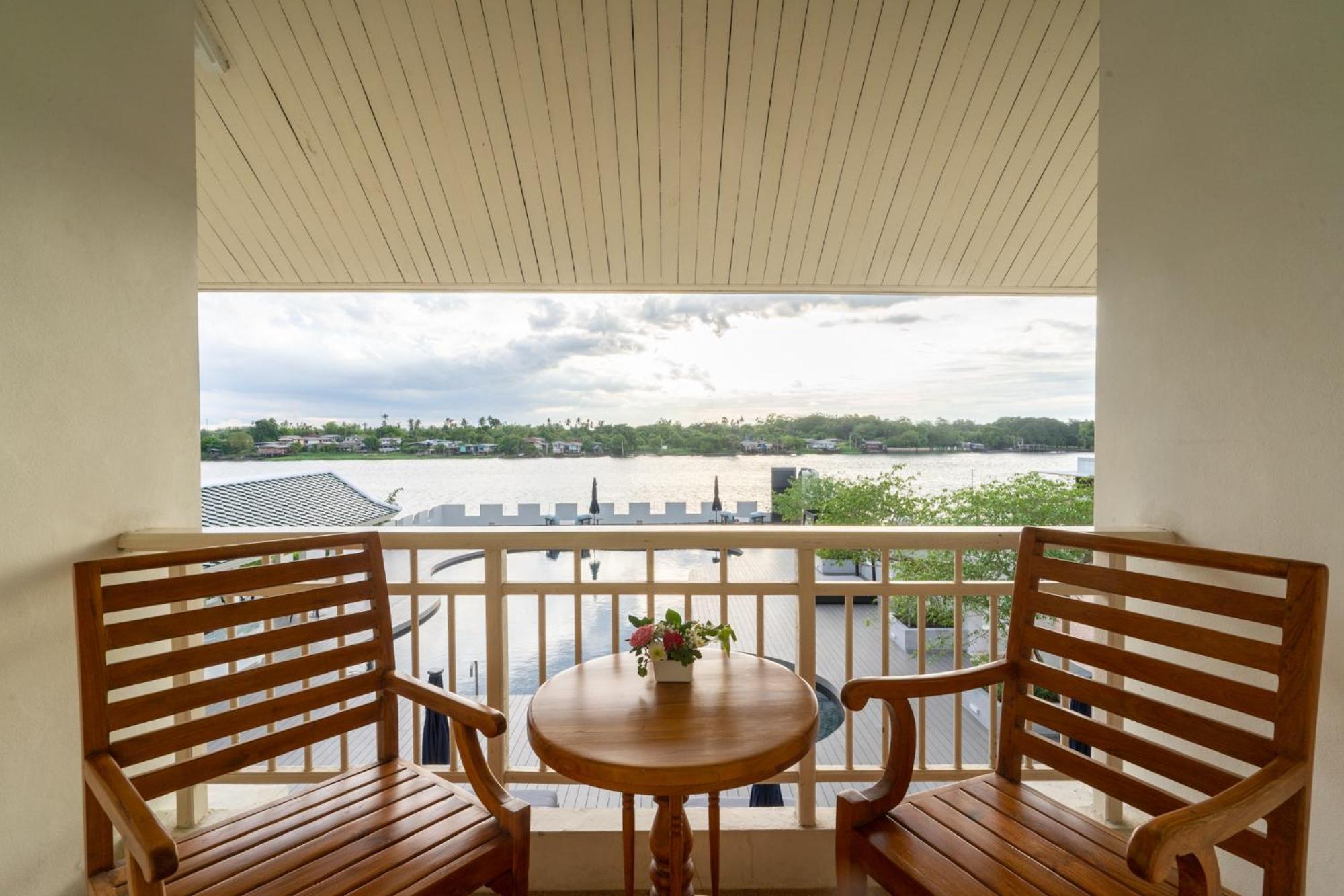 Hotel Kalanan Riverside Nonthaburi