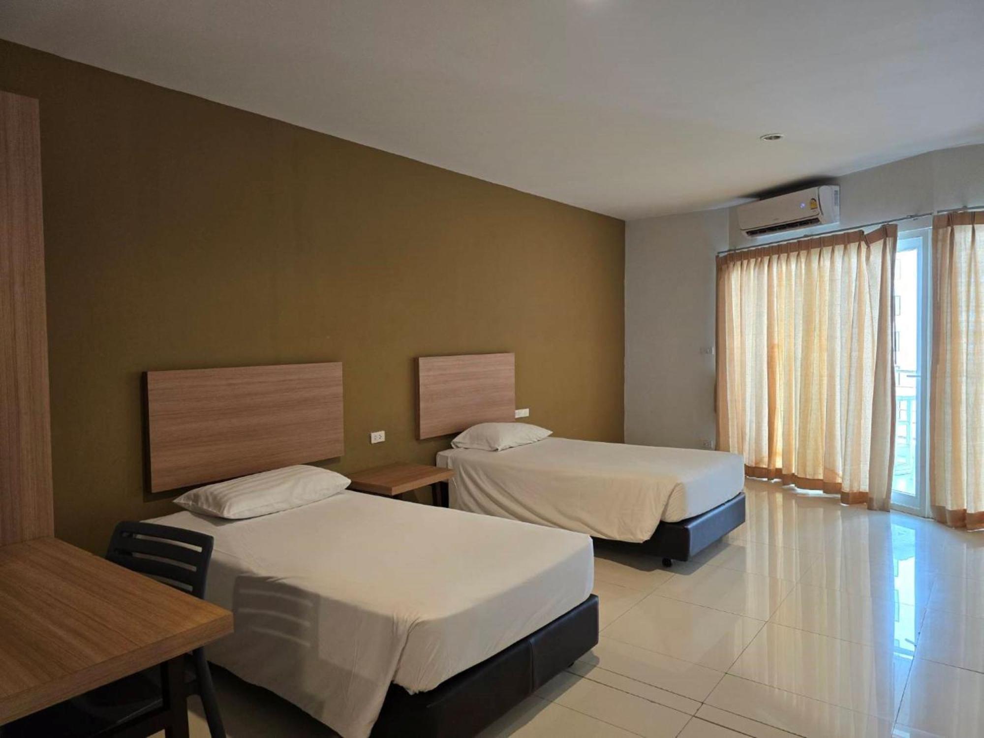 Plaza Hotel Jomtien Beach