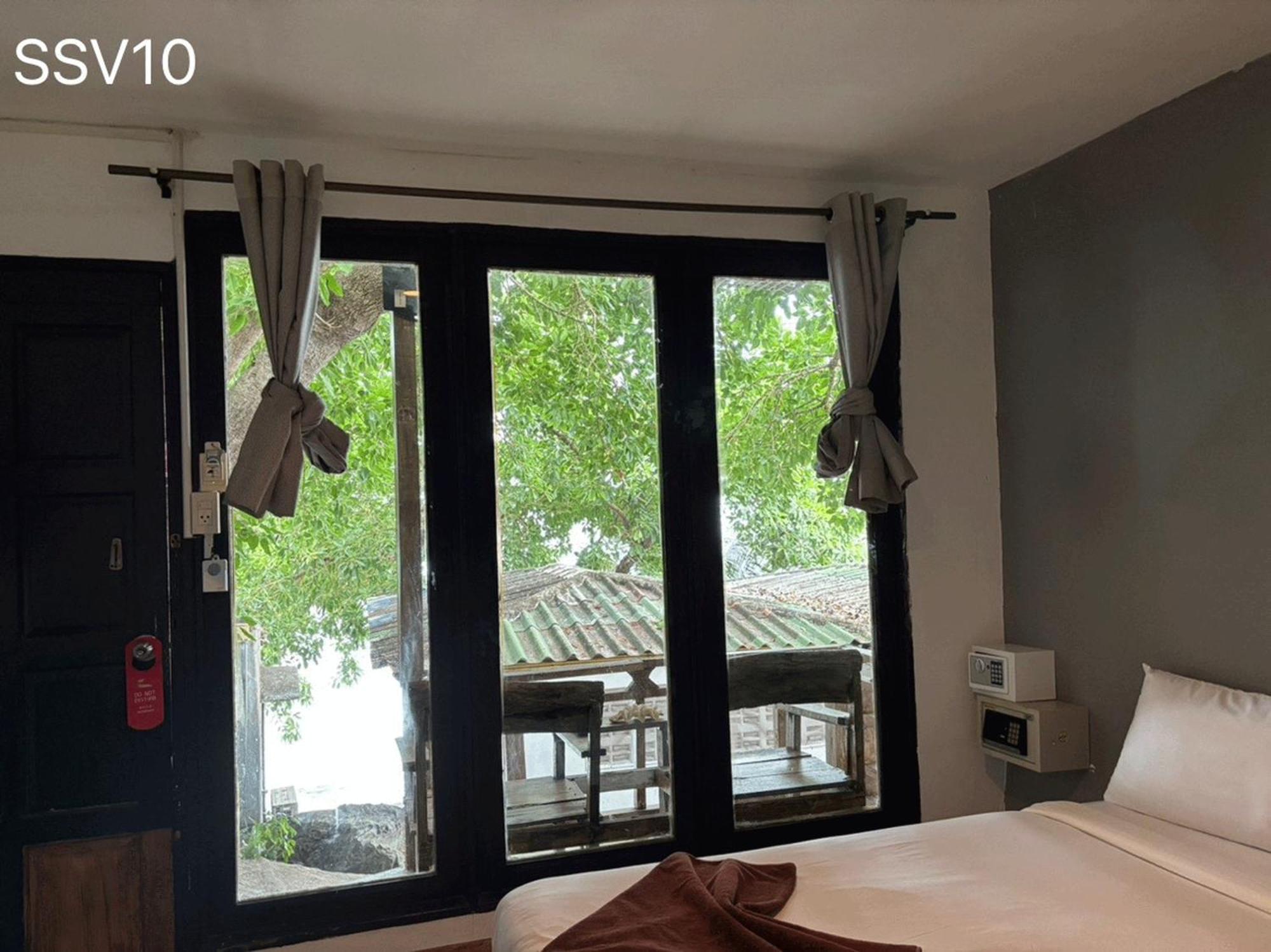 Cozy Seafront Hotel 2*