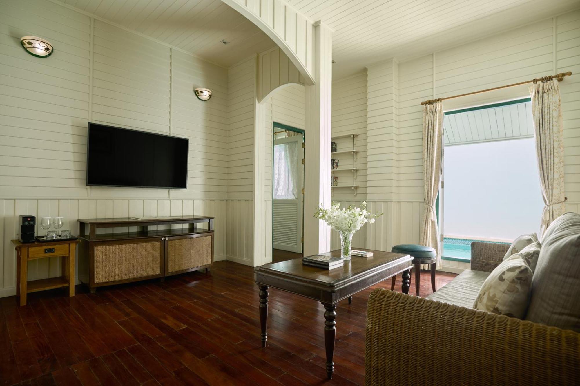 Kalanan Riverside Hotel
