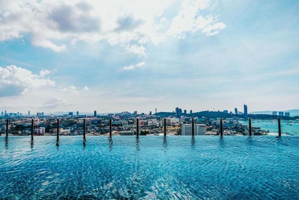 Sea View 2 Bed At Excellent Location Apartment Pattaya