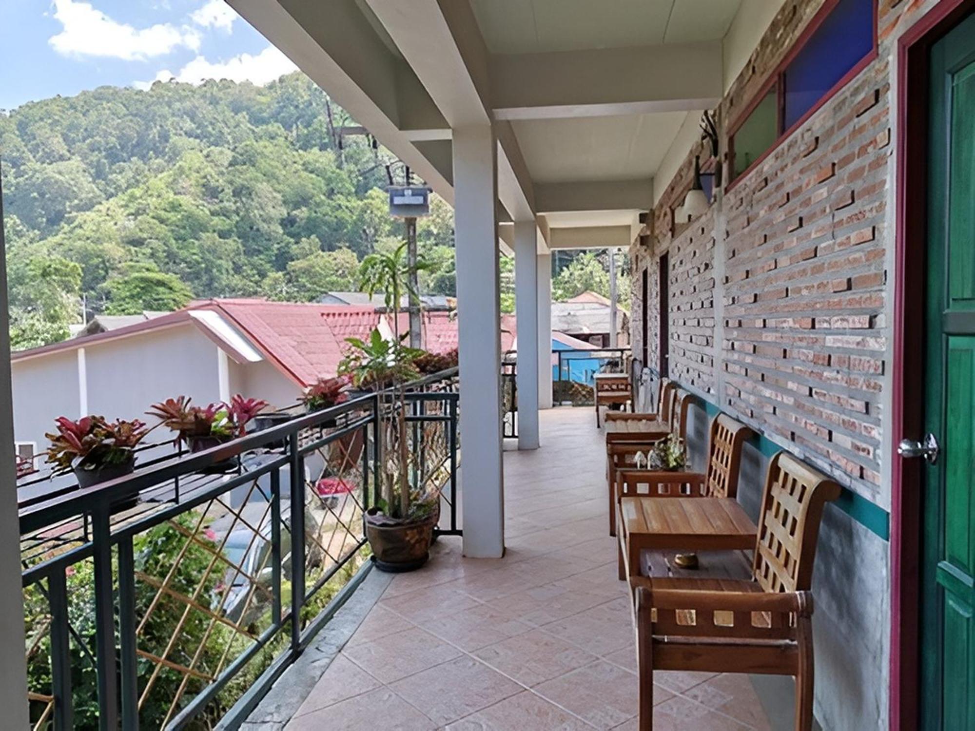 Baan Por Jai Inn *