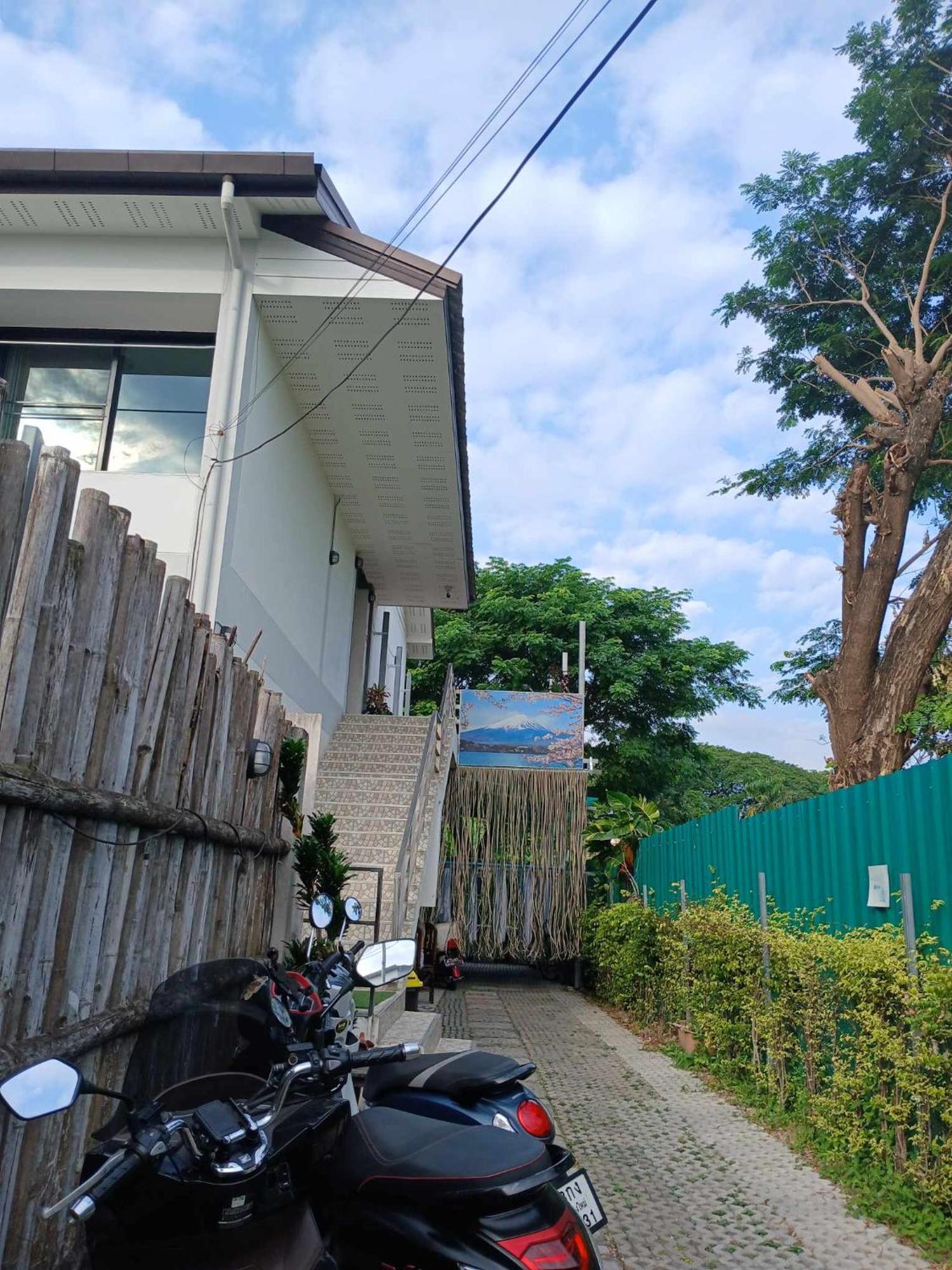 Sakura House Hostel *