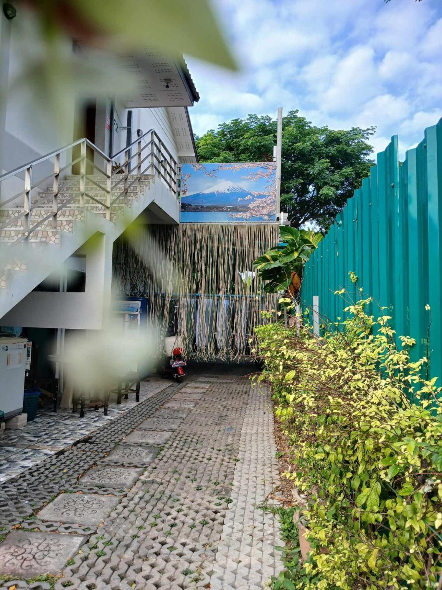 Hostel Sakura House *