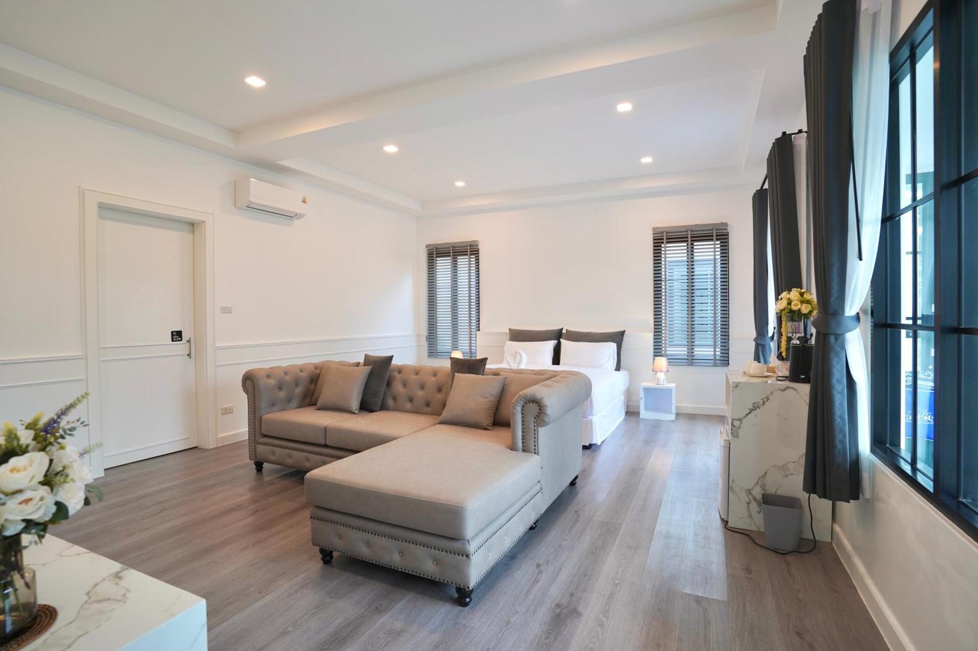 Tarn Villa *