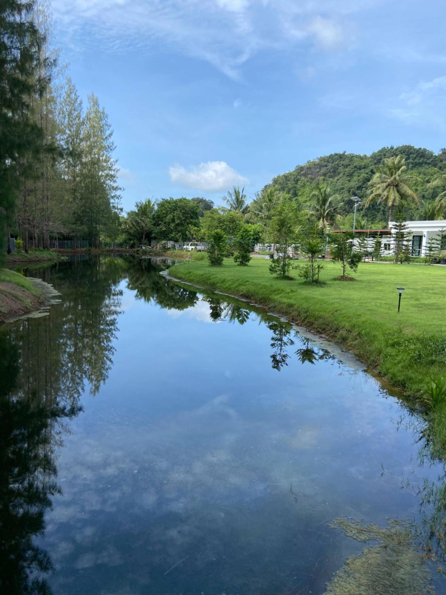 Tarn Villa