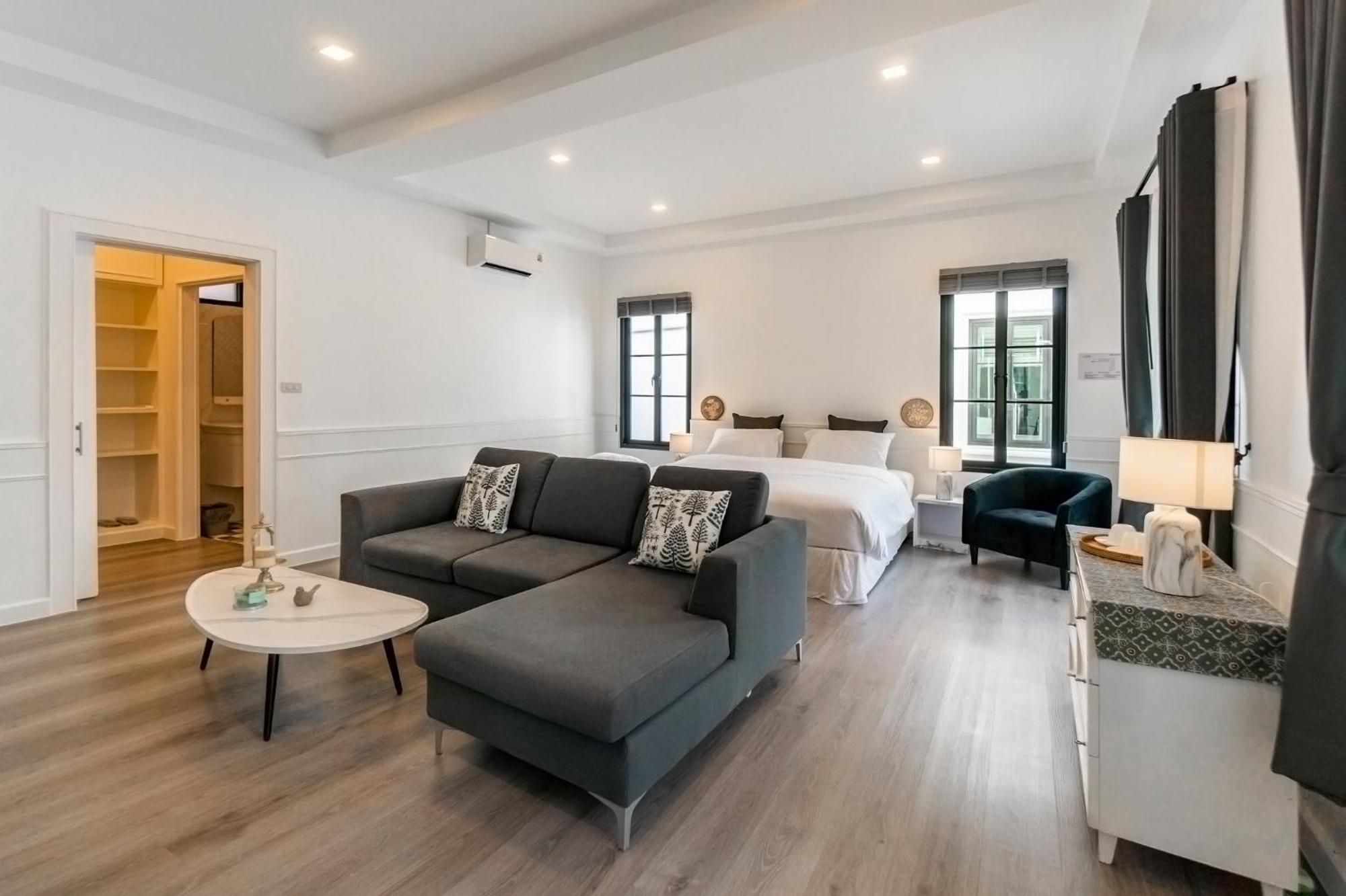 Tarn Villa *