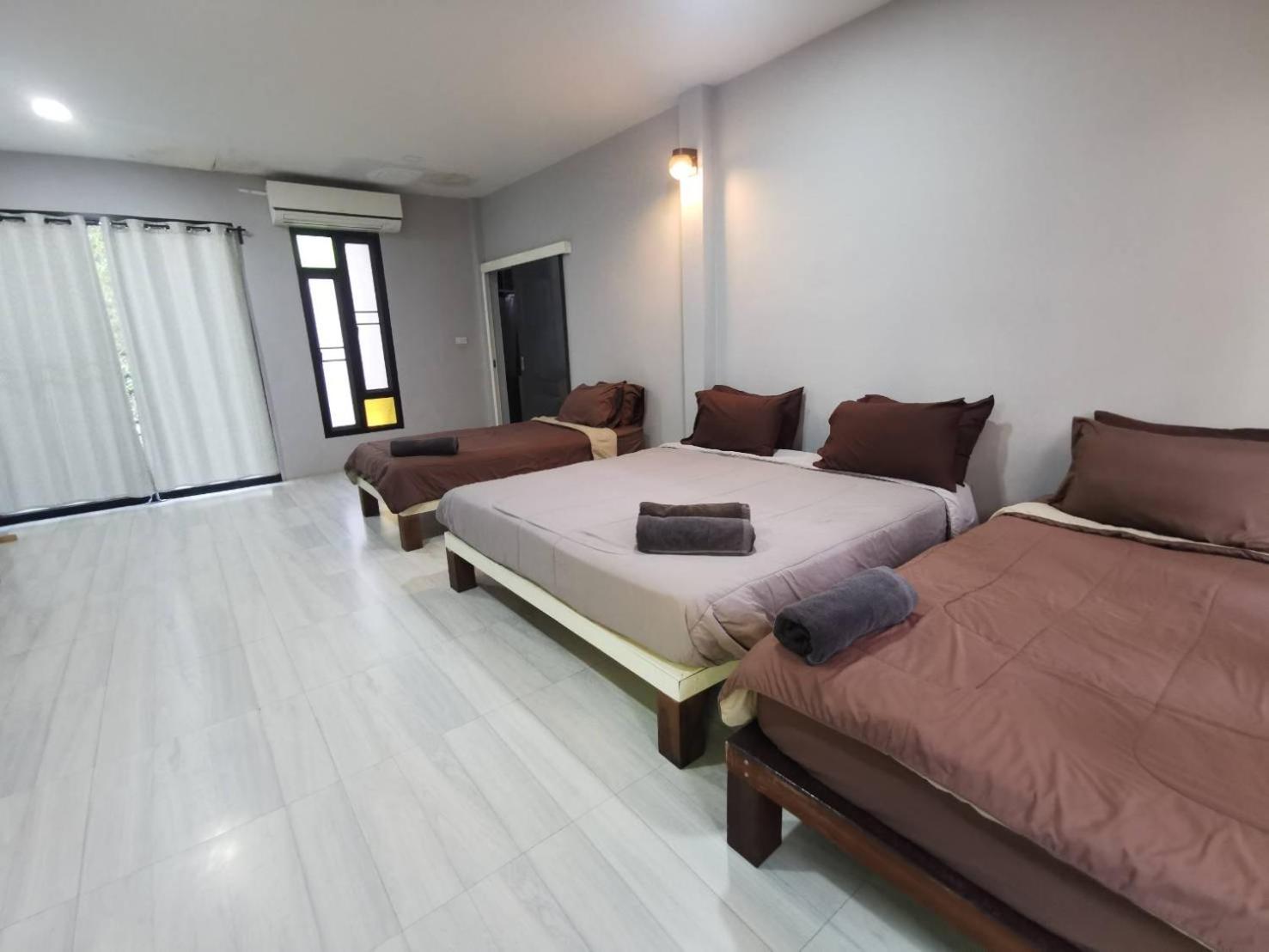 Bed & Breakfast Baan Naratawan