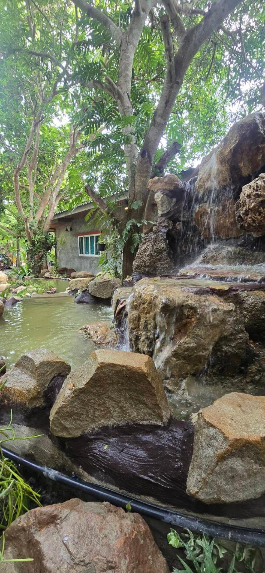 Bed & Breakfast Baan Naratawan Suan Phueng