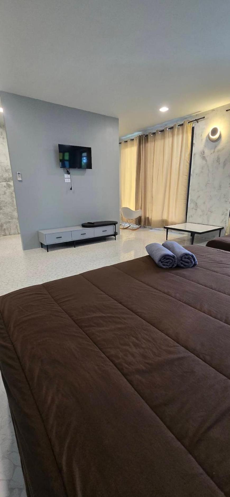 Bed & Breakfast Baan Naratawan Suan Phueng