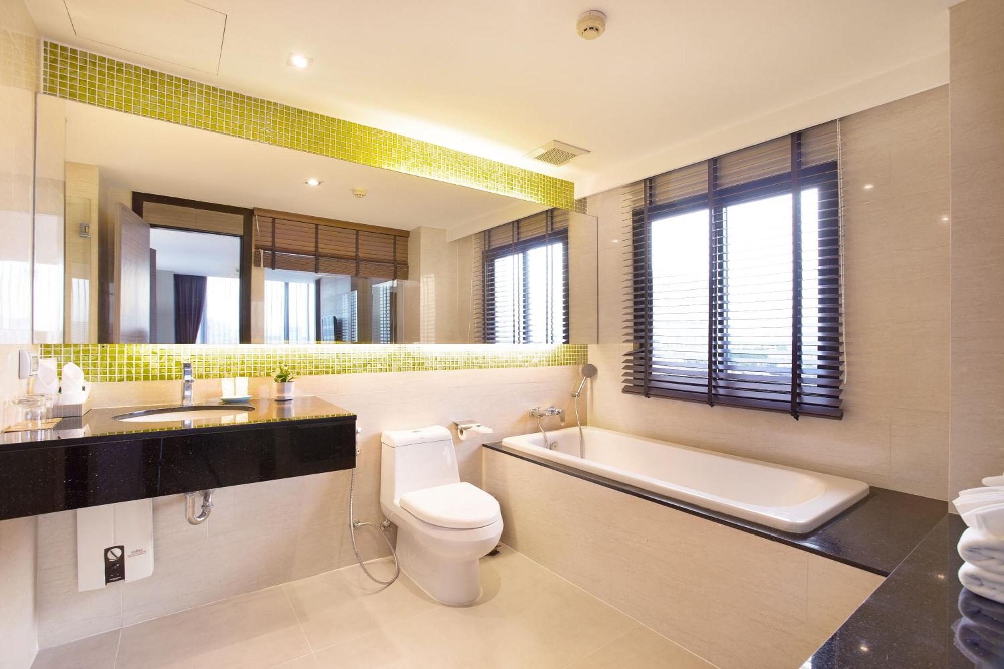 Hotel Mida Ngamwongwan - Sha 4*