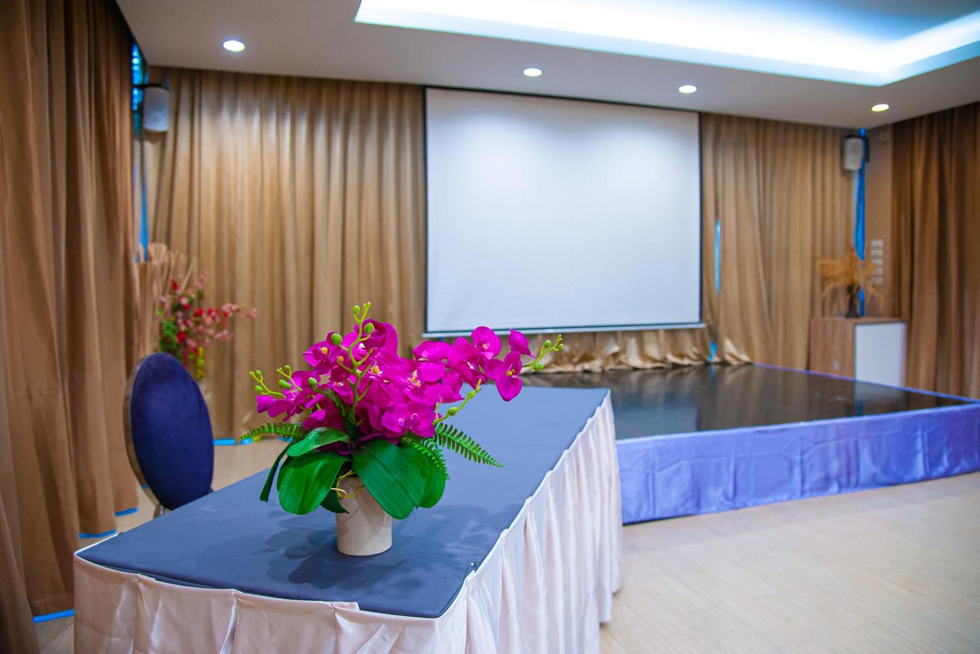 O2 Luxury Bang Phli