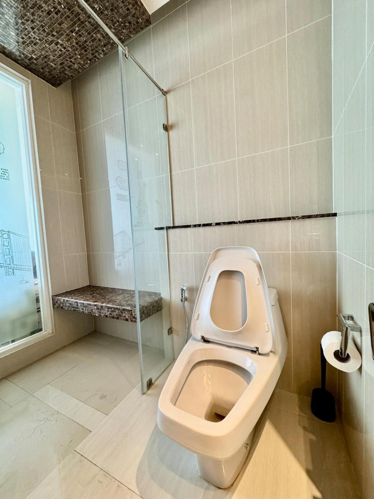 The Palm Wongamat ,world Class Luxury Seaview Condo, Private The Sanctuary Of Truth Pattaya