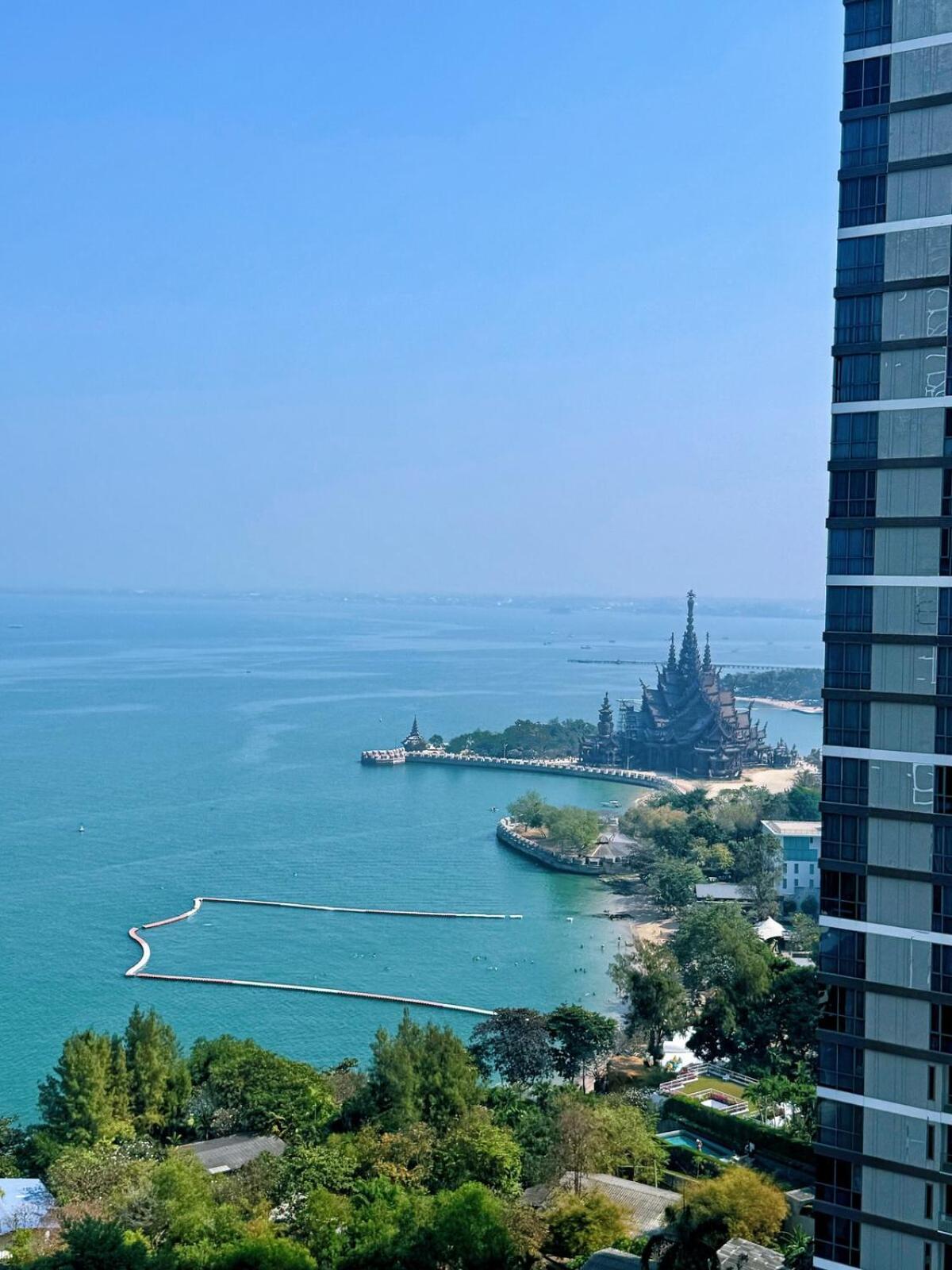 Apartment The Palm Wongamat ,world Class Luxury Seaview Condo, Private The Sanctuary Of Truth Pattaya