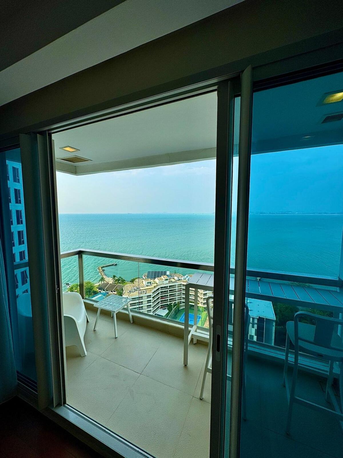The Palm Wongamat ,world Class Luxury Seaview Condo, Private The Sanctuary Of Truth