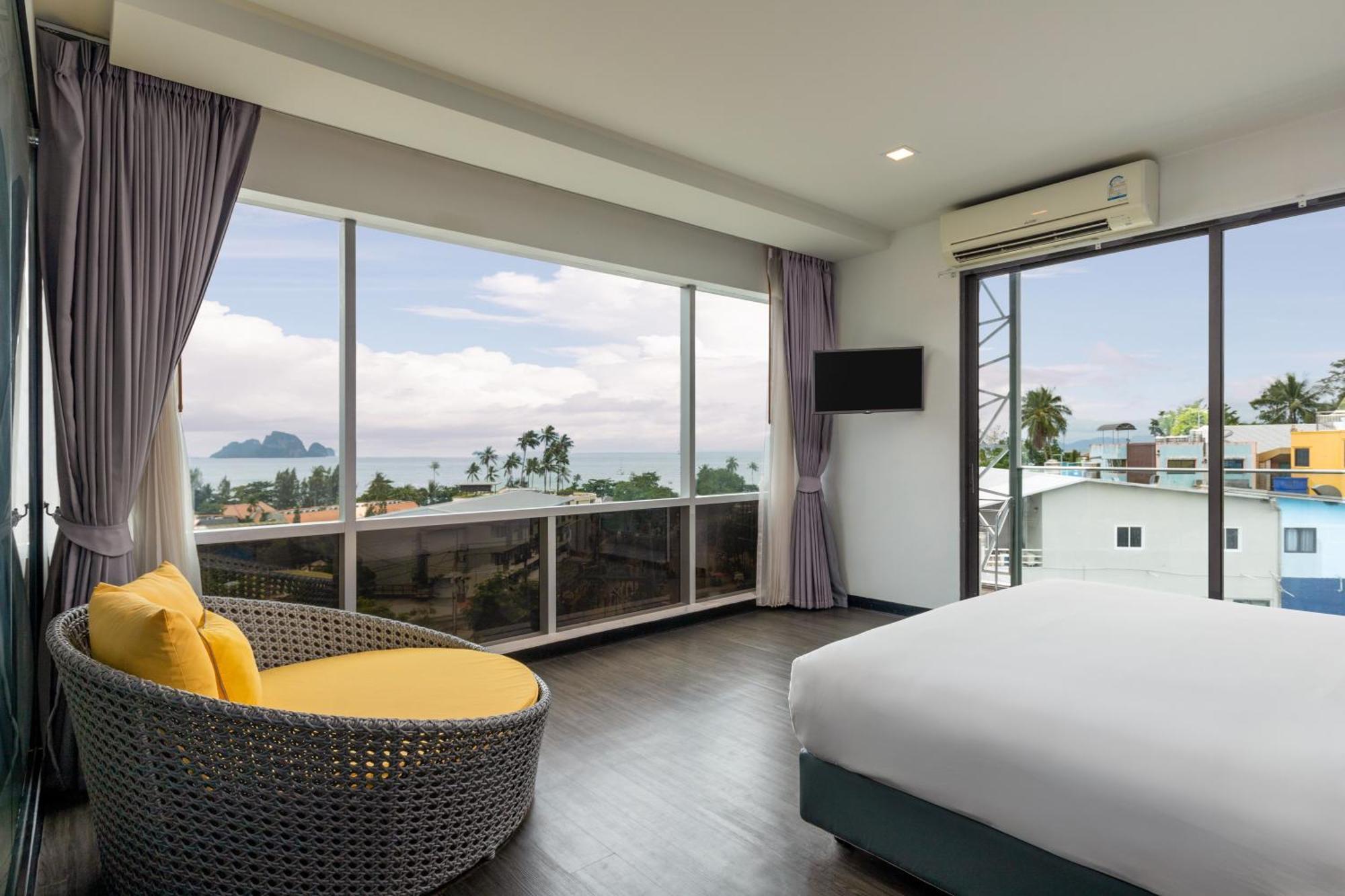 Wake Up Aonang Hotel 3*