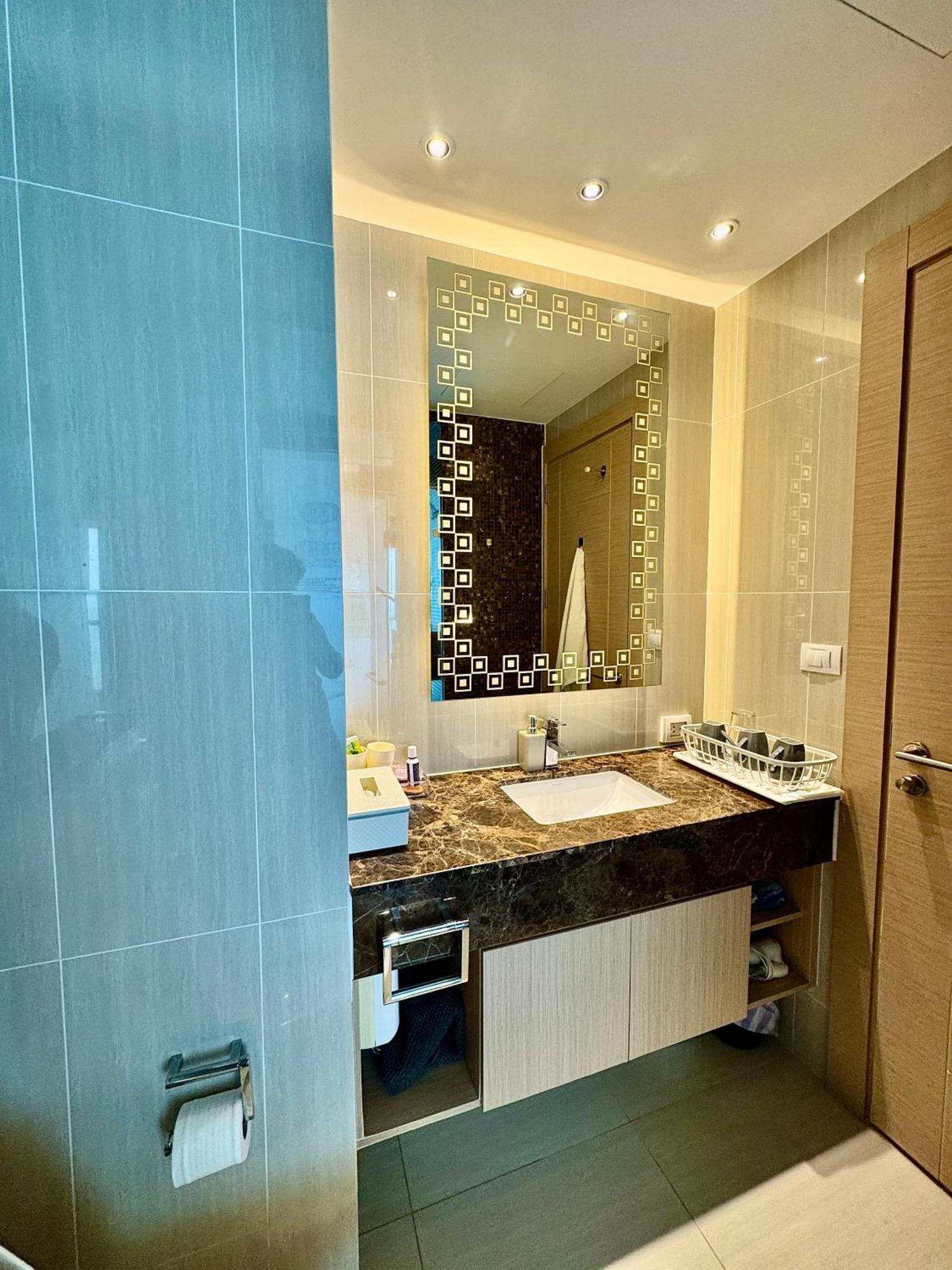 The Palm Wongamat ,world Class Luxury Seaview Condo, Private The Sanctuary Of Truth Apartment *