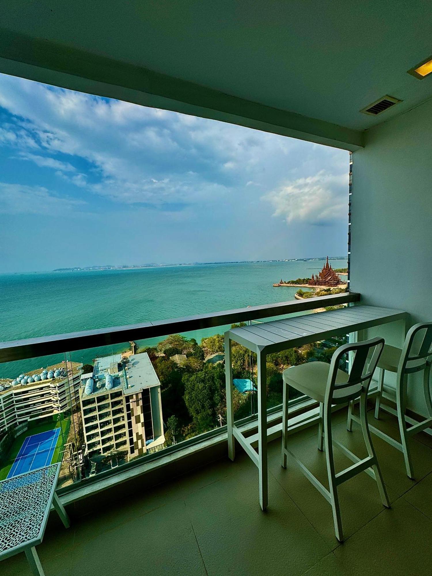 The Palm Wongamat ,world Class Luxury Seaview Condo, Private The Sanctuary Of Truth