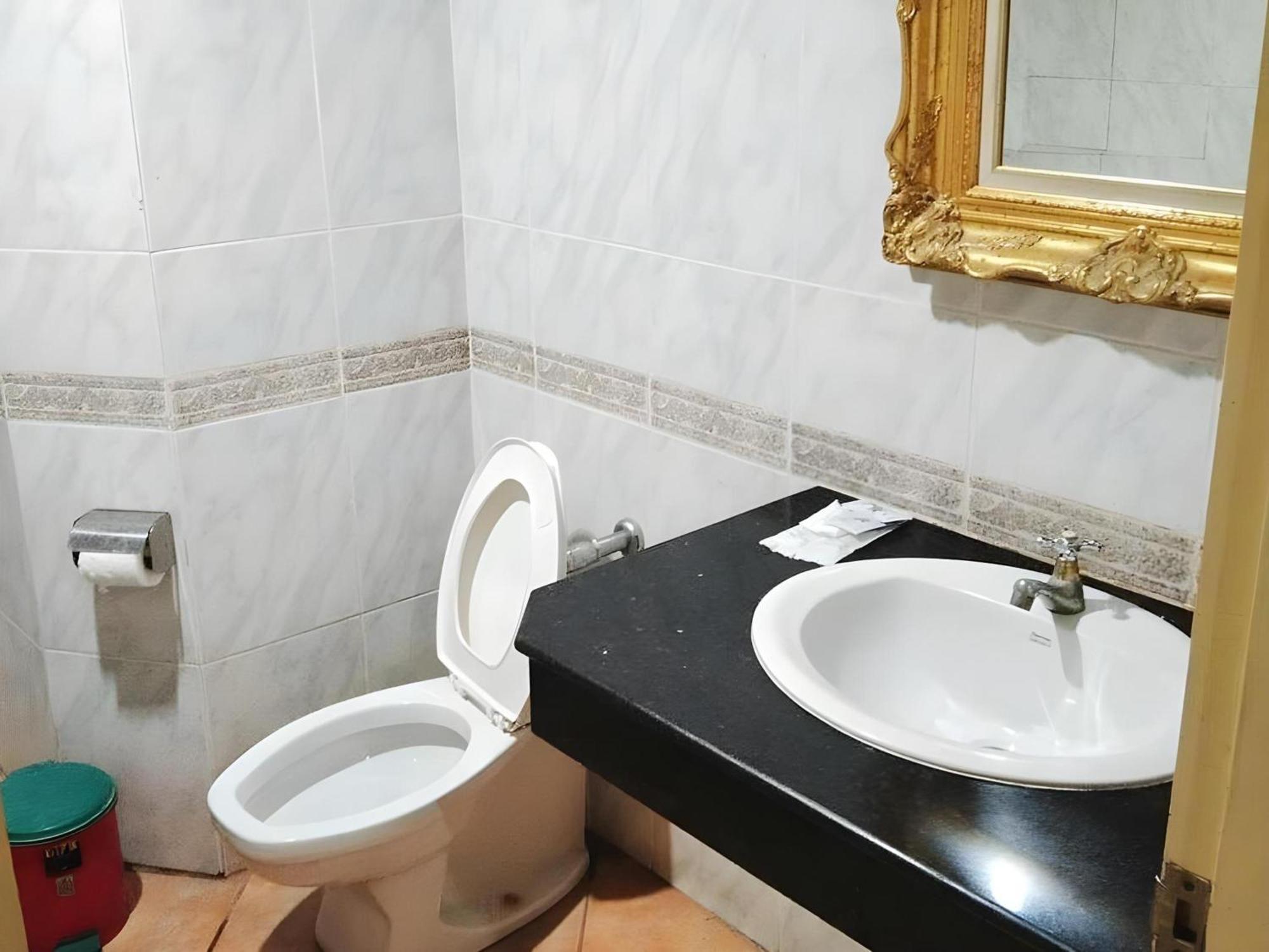 Hotel Oyo 75466 -13 Coins Bang Yai 3*