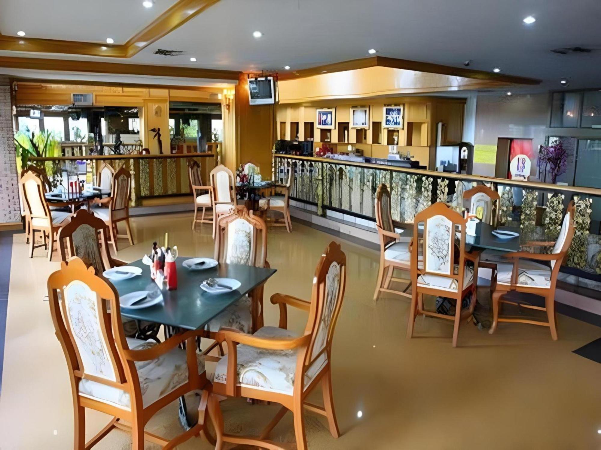 Oyo 75466 -13 Coins Bang Yai Hotel 3*