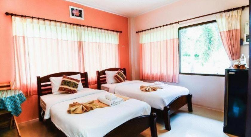 Tanaosri & Creekside Resort Suan Phueng