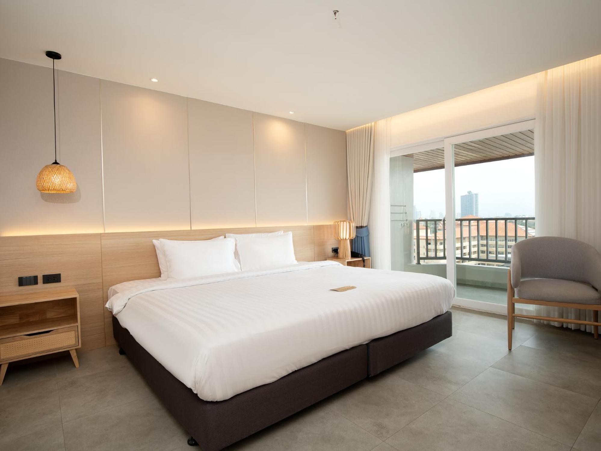 Hotel Thani 4*