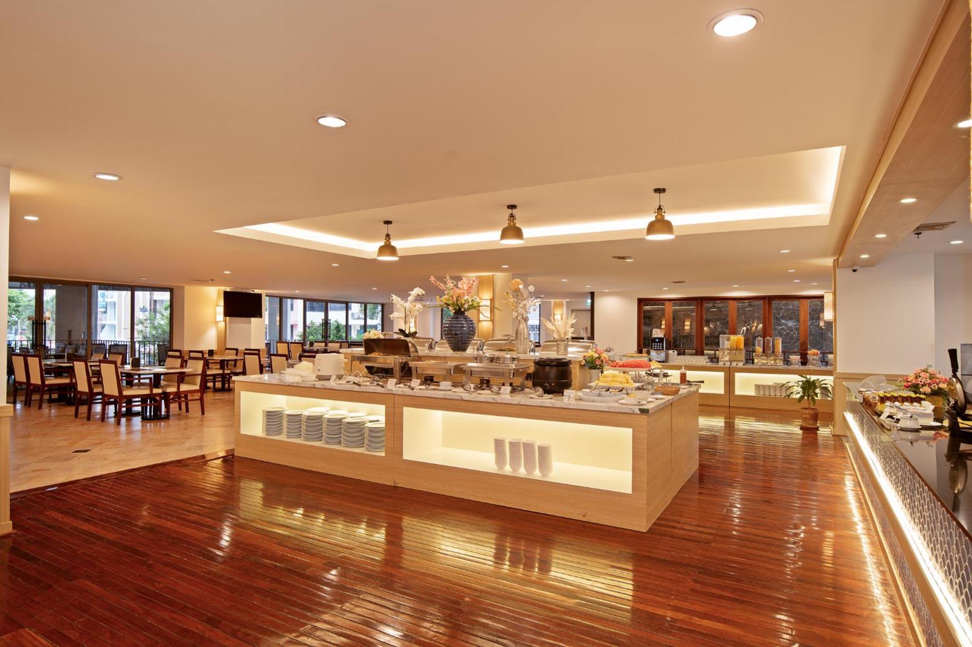 Thani Hotel 4*