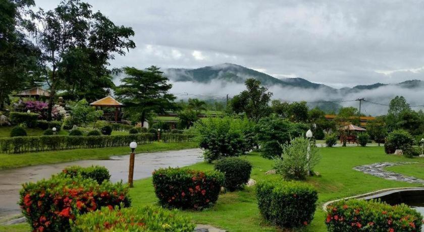 Resort Tanaosri & Creekside Suan Phueng