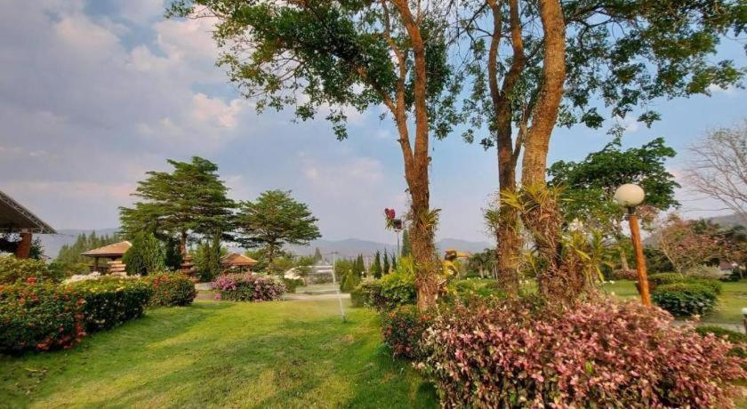 Tanaosri & Creekside Resort Suan Phueng