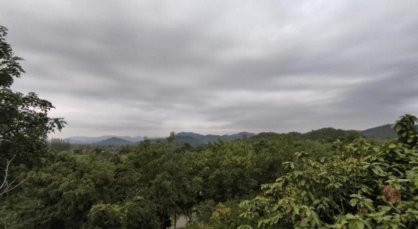 Banrai Pornsawun Resort Suan Phueng