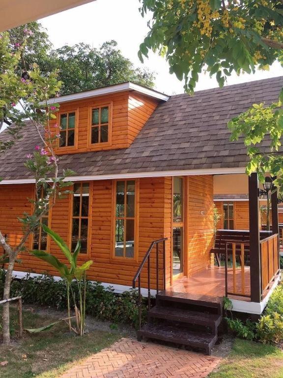 Chang Puak 2* Damnoen Saduak
