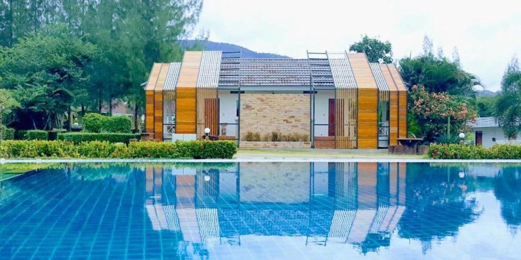 Tanaosri & Creekside Resort Suan Phueng