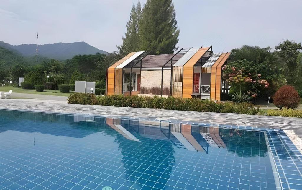 Tanaosri & Creekside 3*