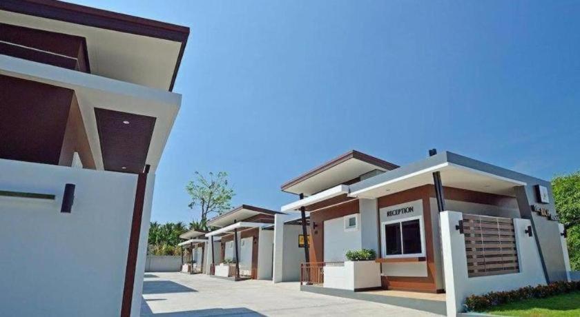 Resort The Rich