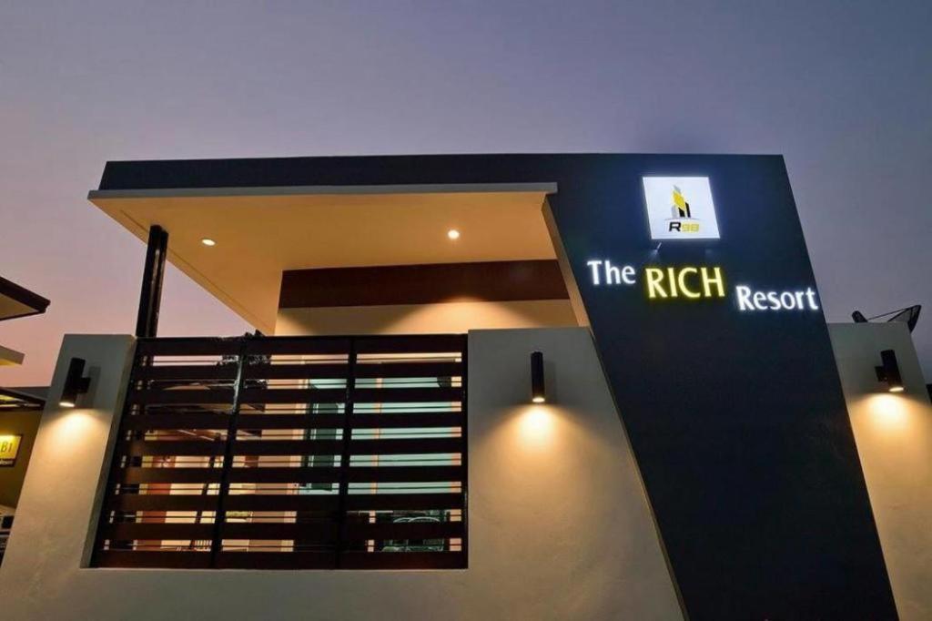 The Rich 2*