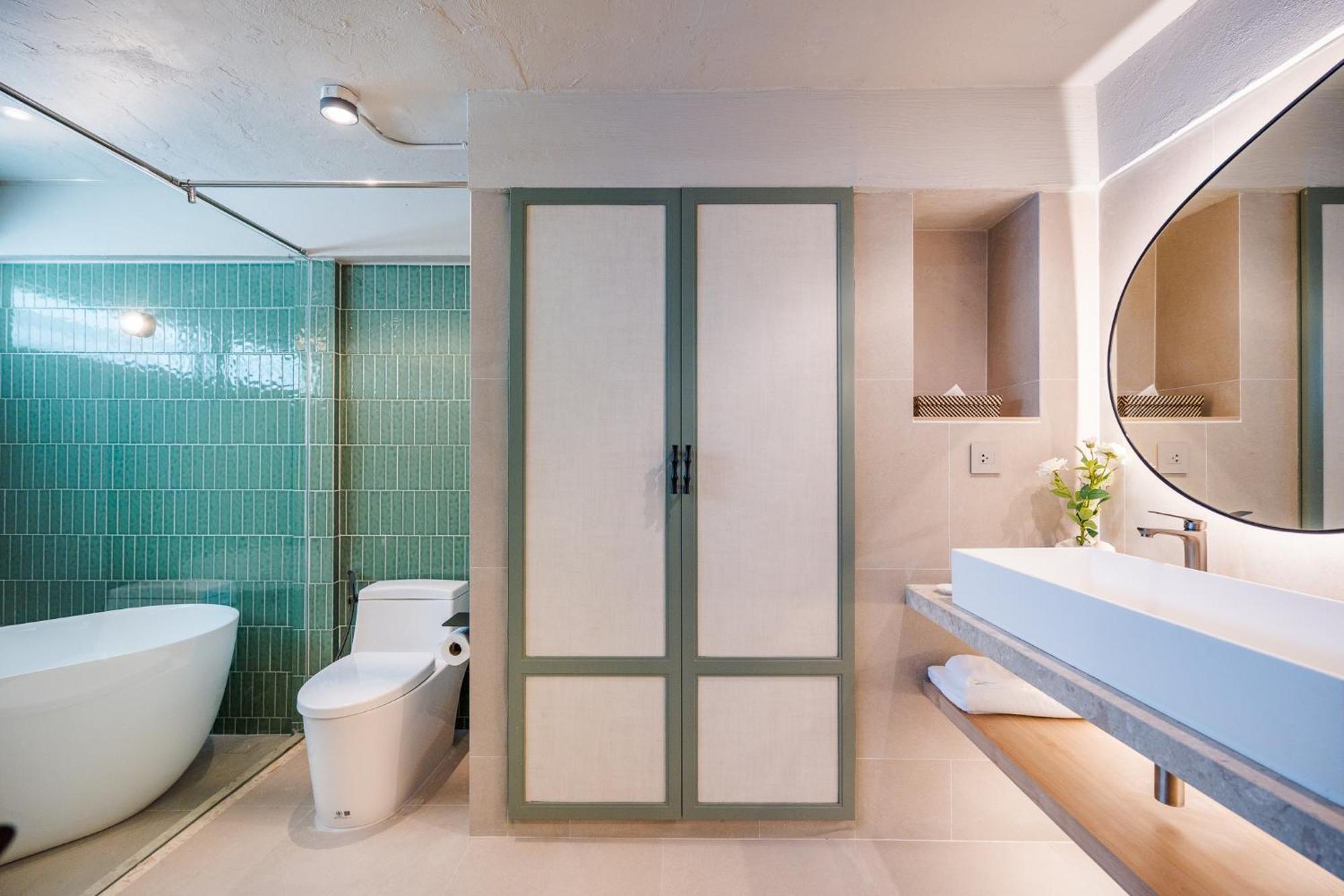 Davinia Hua Hin