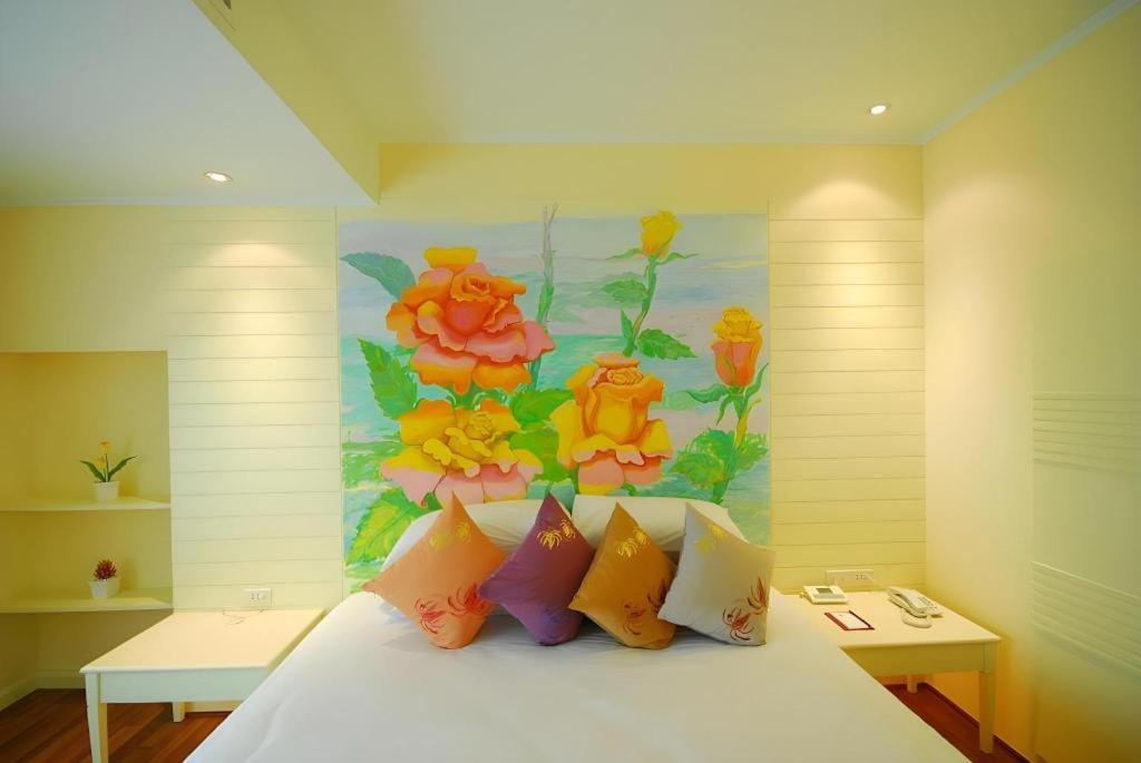Hip Hotel
