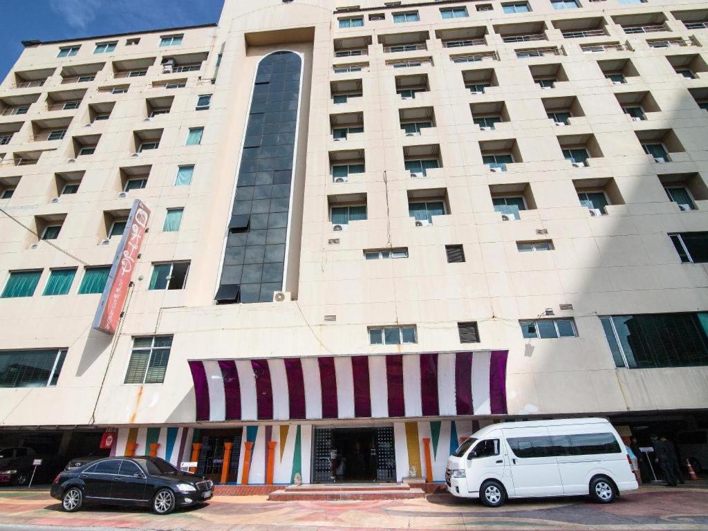 Hip Hotel