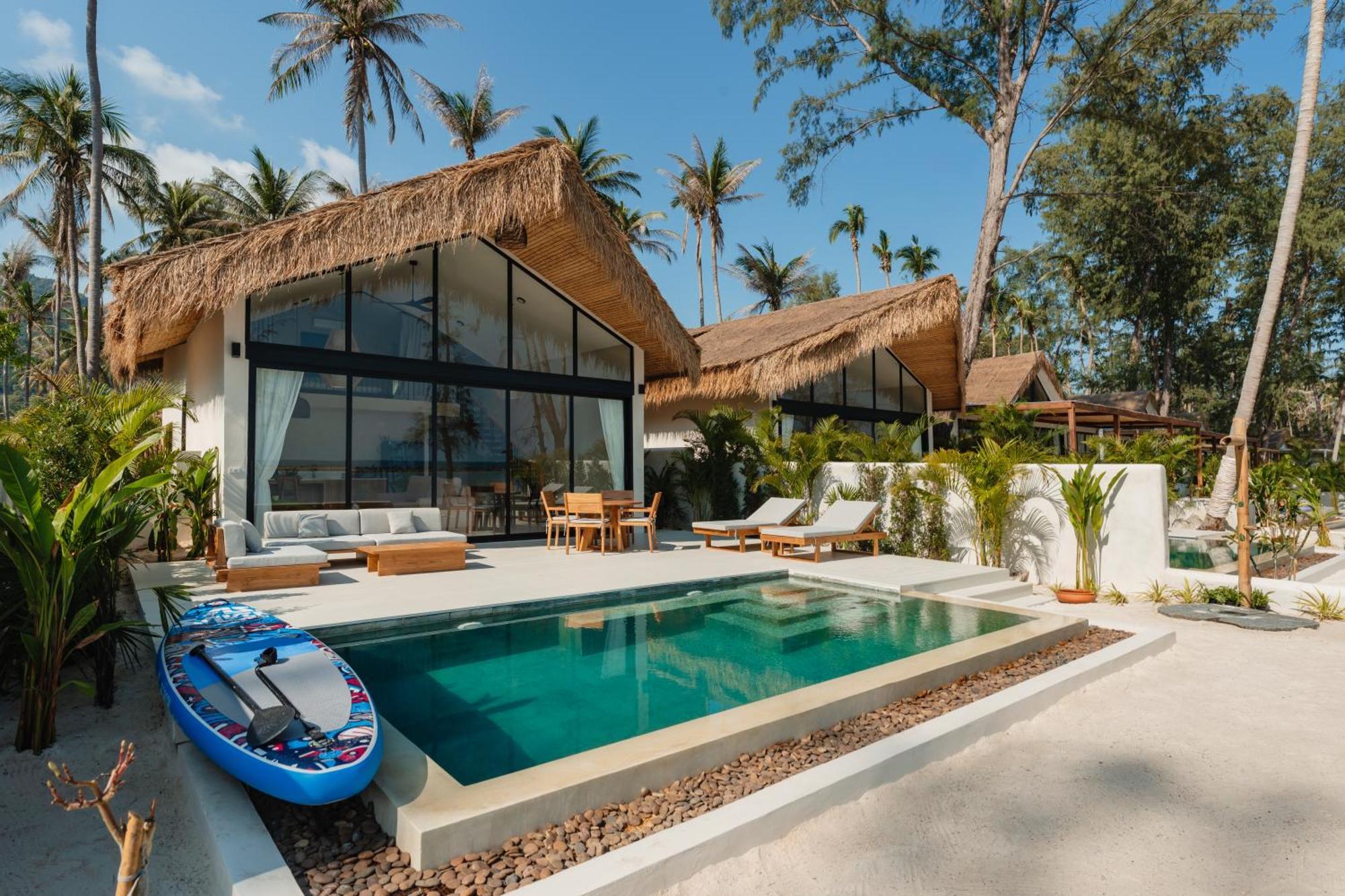 Rachel 2br - Beachfront Pool