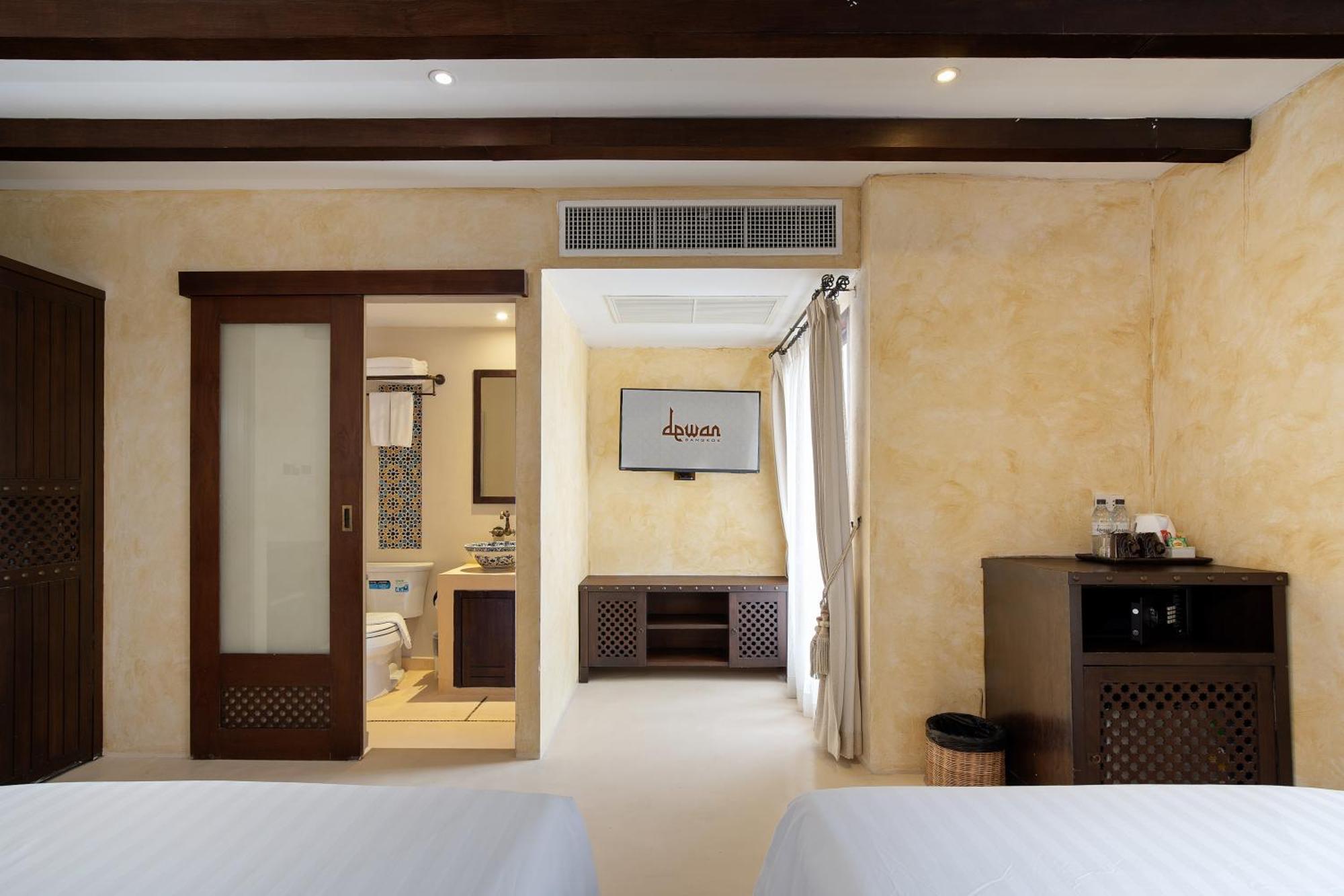 Dewan Hotel 3*