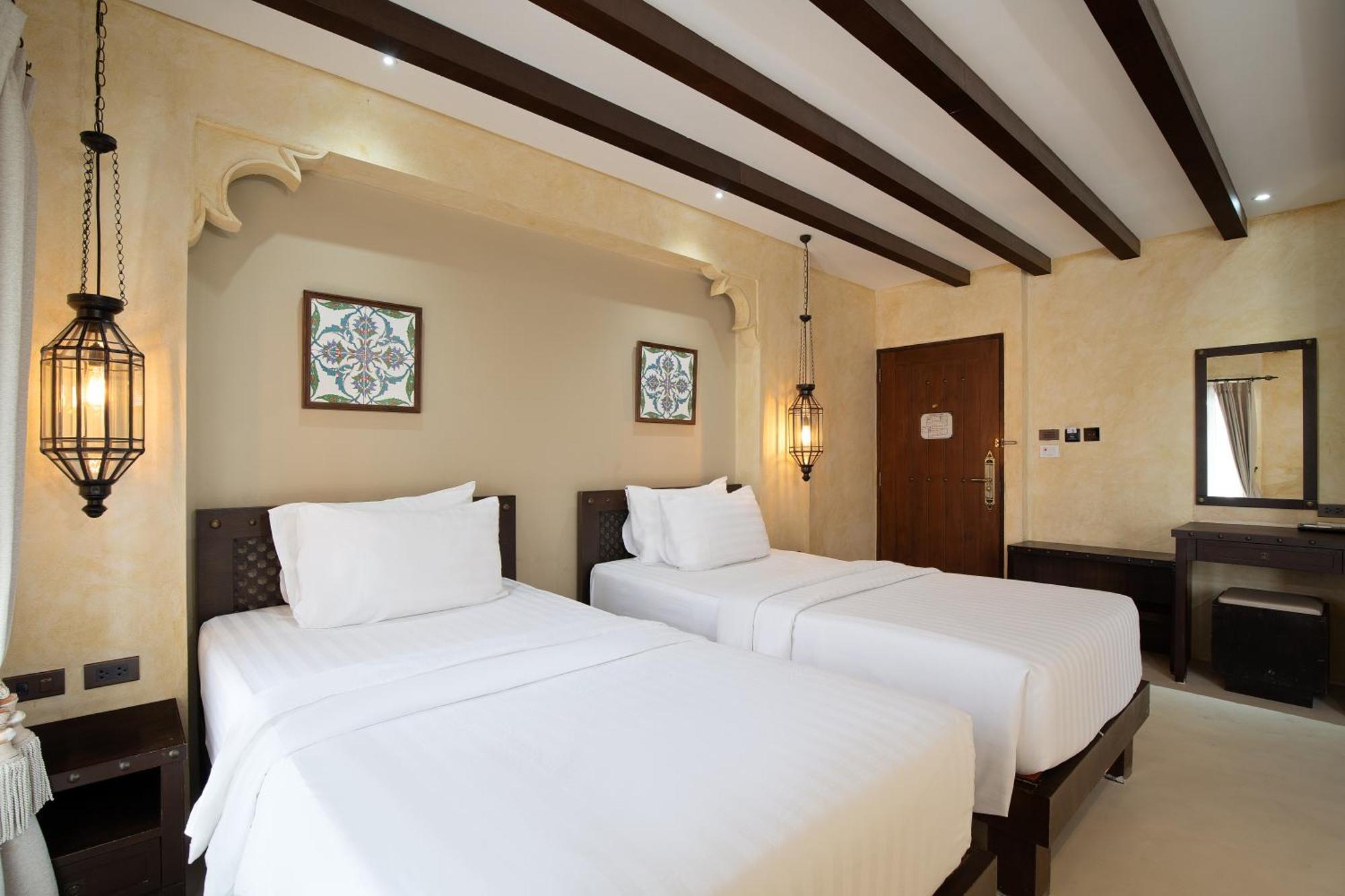 Dewan Hotel 3*