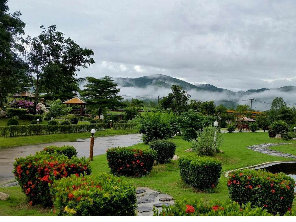 Resort Tanaosri & Creekside Suan Phueng