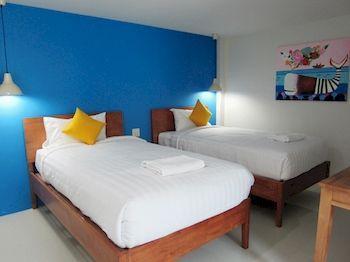 Tiya House & Cafe Hotel