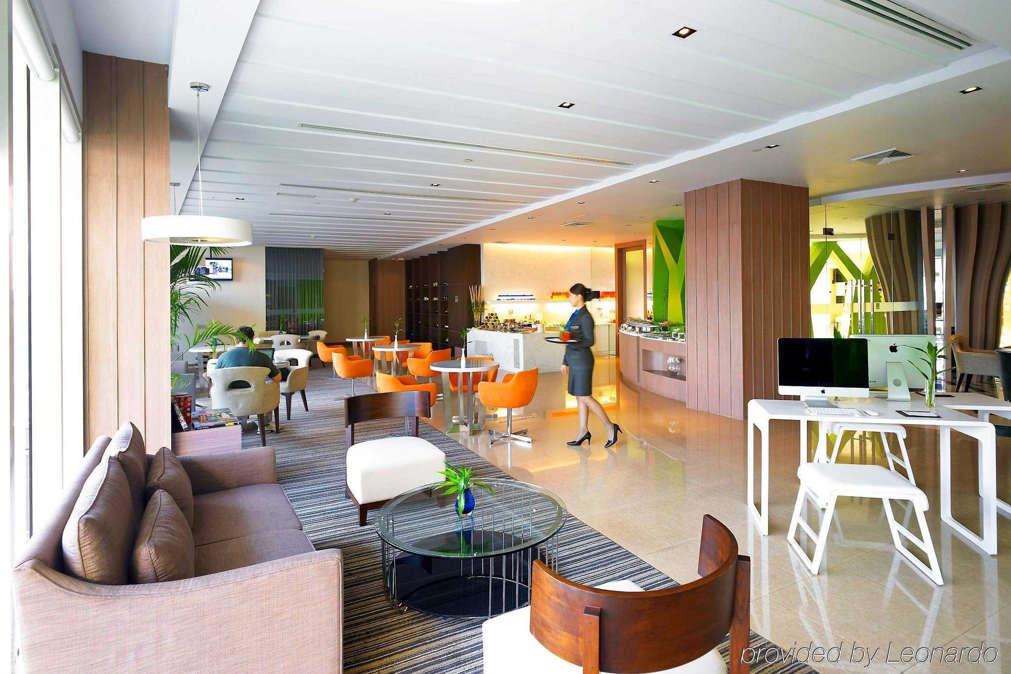 Hilton Garden Silom Hotel Banguecoque