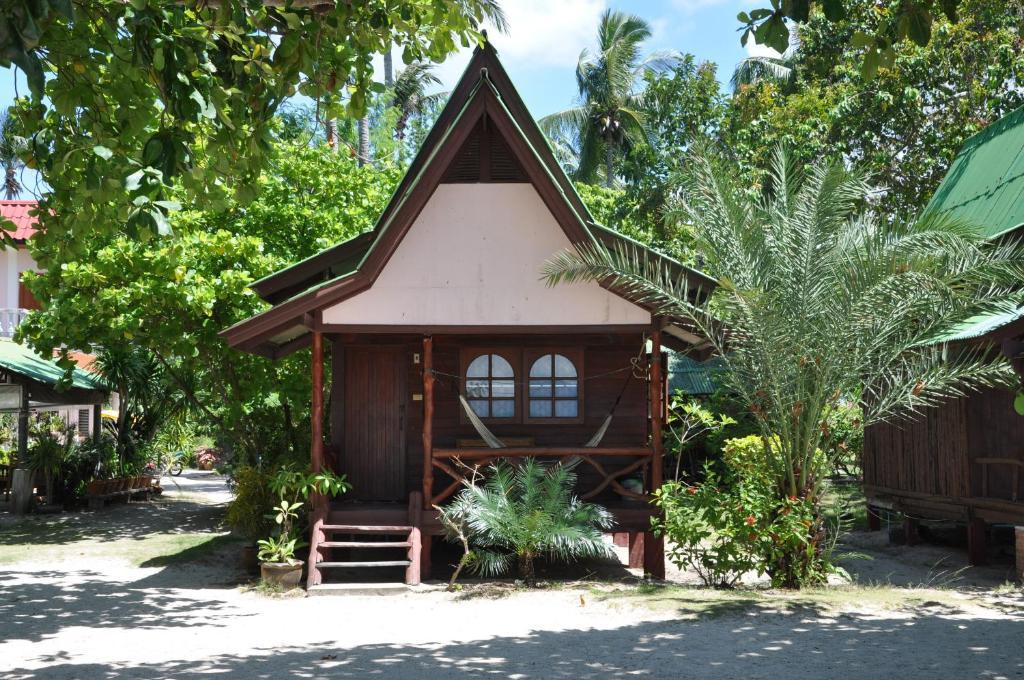 Charm Beach Resort 2*
