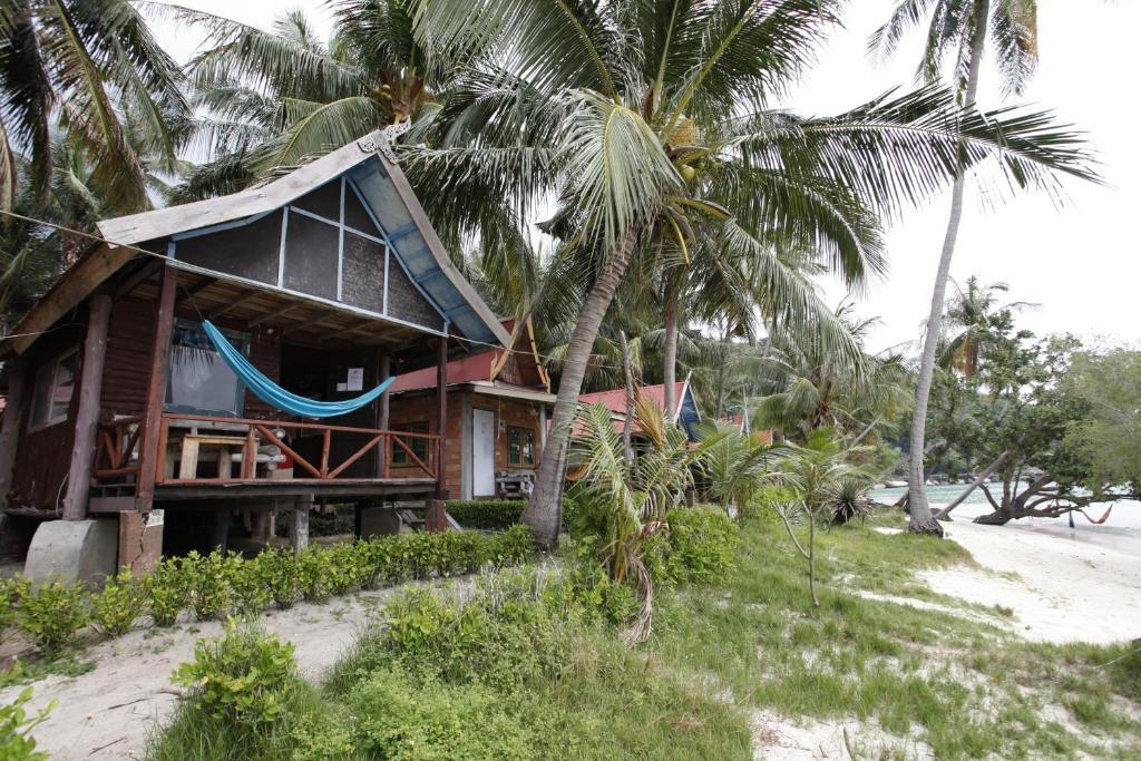 Resort Leela Beach Bungalow