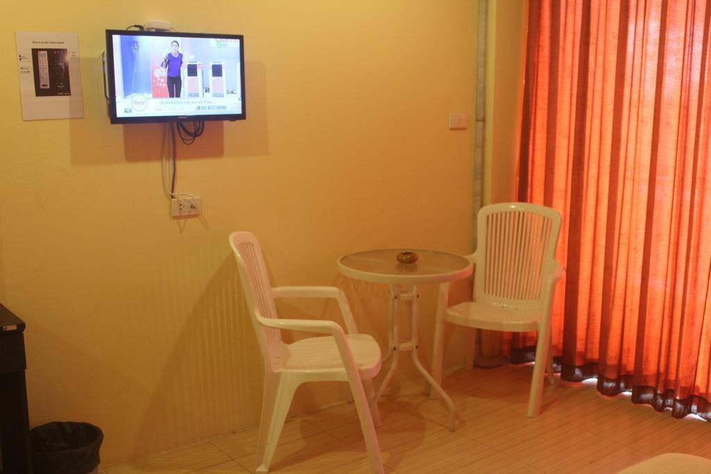 Nichakarn Massage & House *