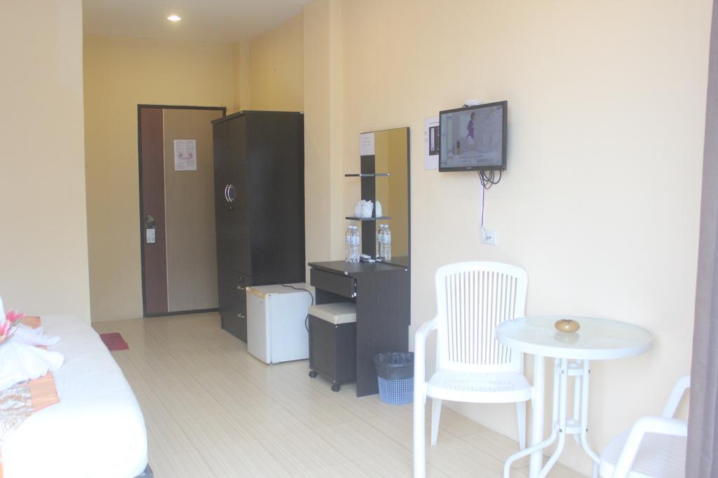 Nichakarn Massage & House *
